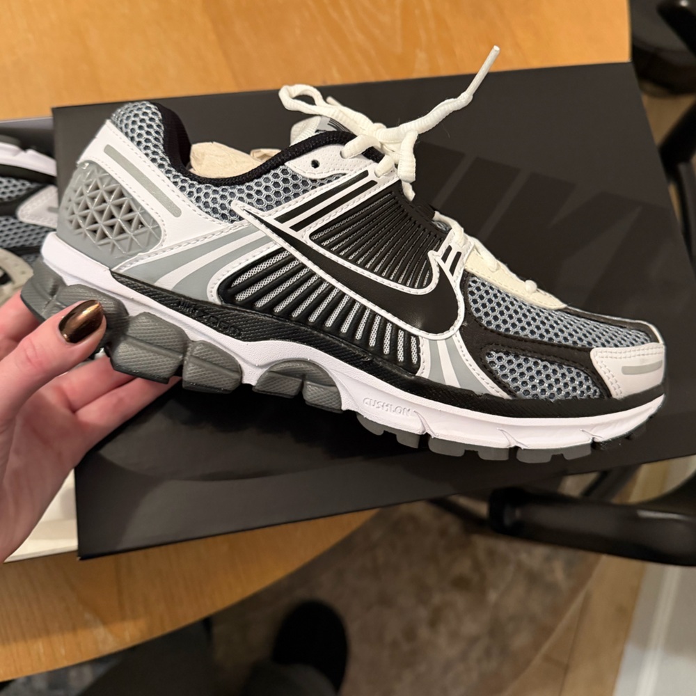 Nike Zoom Vomero 5 SE EP